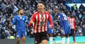 Sunderland stun Chelsea with stoppage time winner to go second in EPL