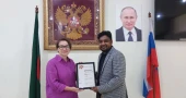 Russian Envoy presents Stenin Award to photographer Suman