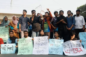 DU students on the streets demanding safe roads