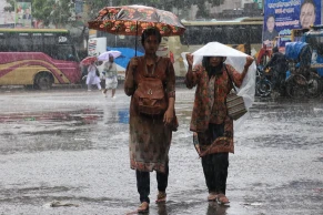 Rains disrupts work day in Dhaka, Met Office predicts more showers