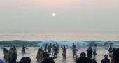 Cox's Bazar tourists witness majestic last sunset of 2022