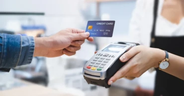 Banks offer hefty discounts in cashless shopping and traveling on card payment