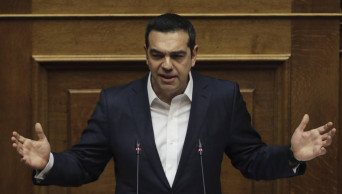 Greek PM survives confidence vote after coalition collapse