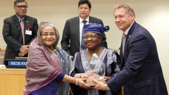 Immunisation of children: Hasina receives ‘Vaccine Hero’ award