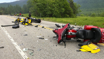 7 dead in collision with several motorcycles, pickup truck