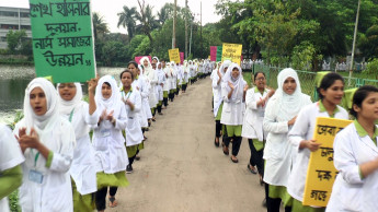 Barishal nursing students continue strike