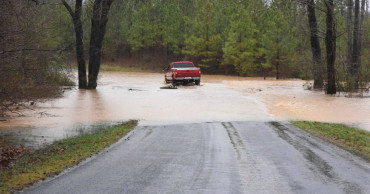 Bad weather moves into Eastern states; 4 dead in South