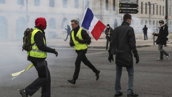 Violence at French yellow vest protests prompts new rallies