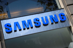 Samsung's operating profit halves in Q2 on chip, smartphone slump