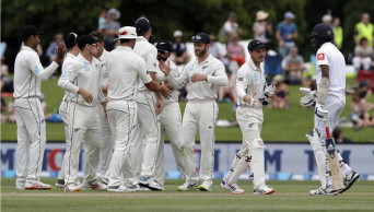 New Zealand crushes Sri Lanka by 423 runs to win series