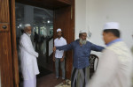 Sri Lanka Muslims brave militant threats for Friday prayers