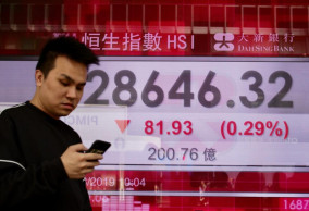 Asian shares mixed as US, China set to resume trade talks