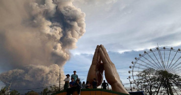 Volcano erupts near Manila; airport shut, villagers flee