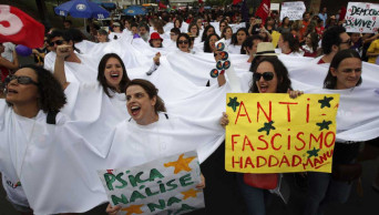 Thousands rally against leading, far-right Brazil candidate