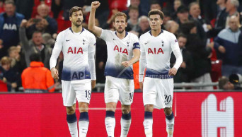 Kane's late double gives Tottenham 2-1 win over PSV