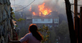 Fire engulfs 120 houses in Valparaiso, Chile