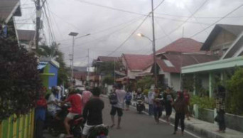 2 people dead, dozens of homes damaged in Indonesian quake