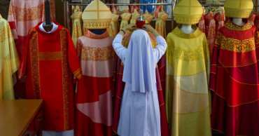 Bespoke silk robes await Pope Francis on Thailand visit