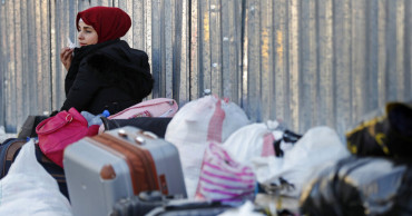 Hundreds of Syrian refugees in Lebanon return home