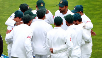 Bangladesh  all out for 211 as Wellington Test starts after rain