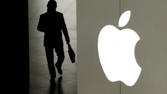 Apples wins 1, loses 1 in battle over iPhone technology