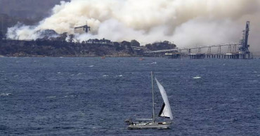 Australians leave homes as heat, winds escalate fire danger
