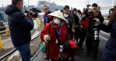 Passengers leave ship docked off Japan after quarantine ends