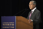 Mahathir urges US to talk with China, accept its greatness