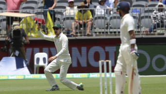 Kohli ton leads India to 252-7 at lunch on day 3
