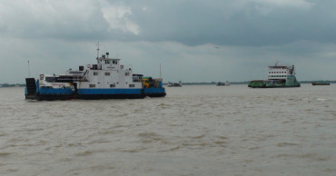 Ferry services on Daulatdia-Paturia resume after 6 hrs