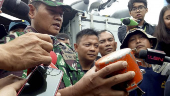 Indonesia recovers Lion Air jet's cockpit voice recorder