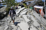 Aid slowly is tricking to Indonesian disaster-hit areas