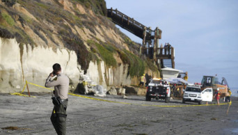 Collapsing California cliff claims 3 lives along beach