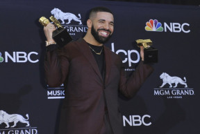 Drake breaks Taylor Swift's record at Billboard Music Awards