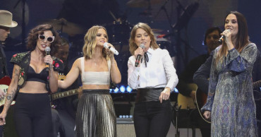 Female country acts across generations unite at CMA Awards