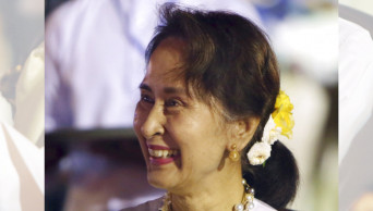City of London moves to revoke award from Suu Kyi