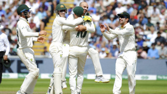 Australia wins 1st Ashes test by 251 runs, Lyon takes 6-49