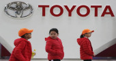 Car makers adjust to virus outbreak, Uniqlo outlets closed