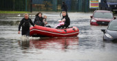 Torrential rain in England kills 1; floods streets