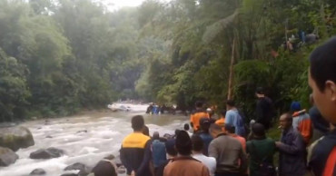 Death toll of Indonesian bus accident rises to 28 with 13 missing