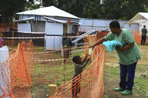 Ebola outbreak deaths top 1,000 in Congo amid clinic attacks