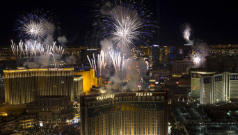 Las Vegas to welcome 2019 with superstars, fireworks show