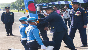 Air Chief hands out BAF Colour awards