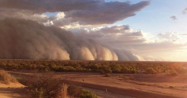 Giant dust storm engulfs outback Australia