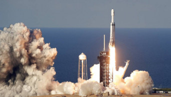 SpaceX launches mega rocket, lands all 3 boosters