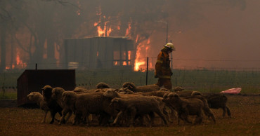 Aussie PM defends climate policies amid bushfire crisis