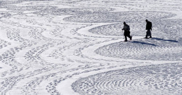 Artist uses snow as canvas for massive geometrical designs